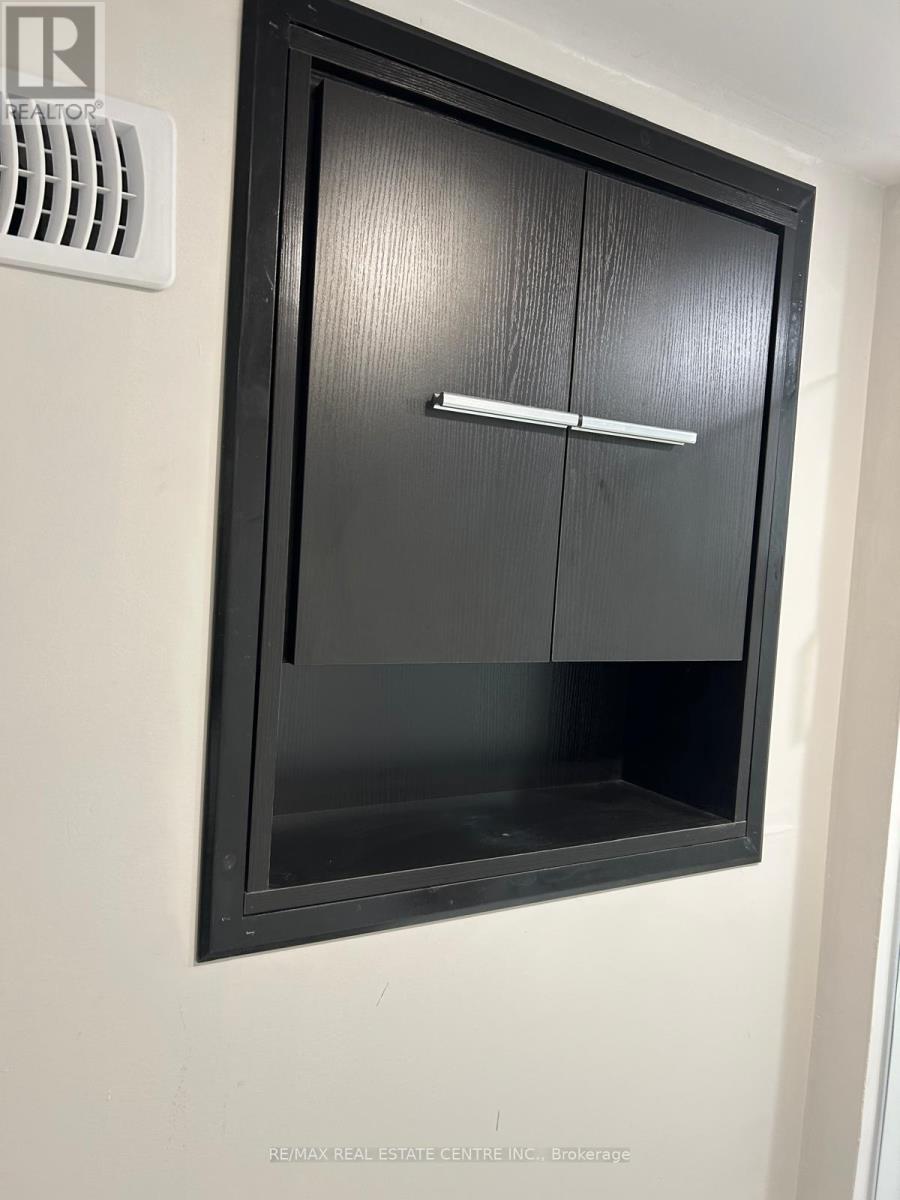 Bsmt - 2429 Hensall Street, Mississauga, Ontario  L5A 2T1 - Photo 8 - W12596538