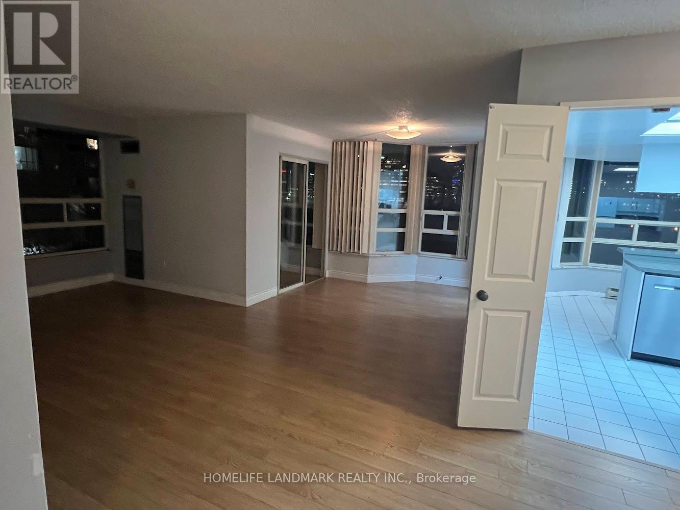 515 - 250 Webb Drive, Mississauga, Ontario  L5B 3Z4 - Photo 12 - W12596572