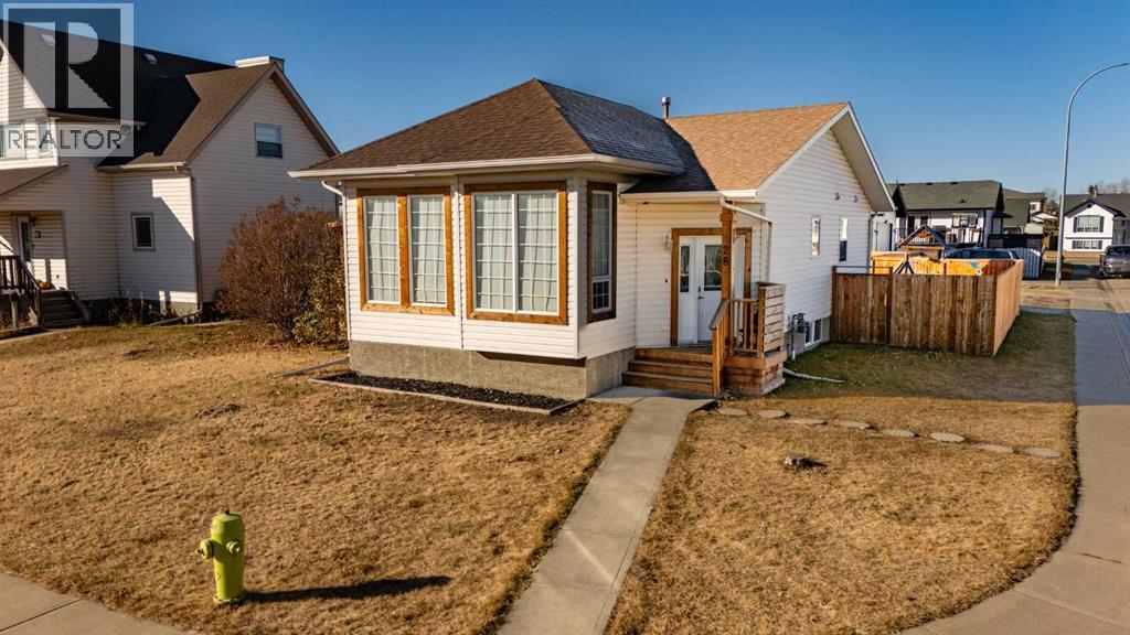 28 Parkside Crescent, Blackfalds, Alberta  T4M 0E9 - Photo 1 - A2272833