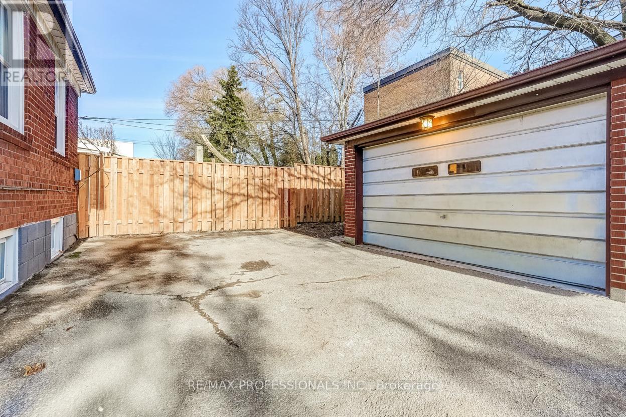 15 Fifteenth Street, Toronto, Ontario  M8V 3J3 - Photo 33 - W12594692