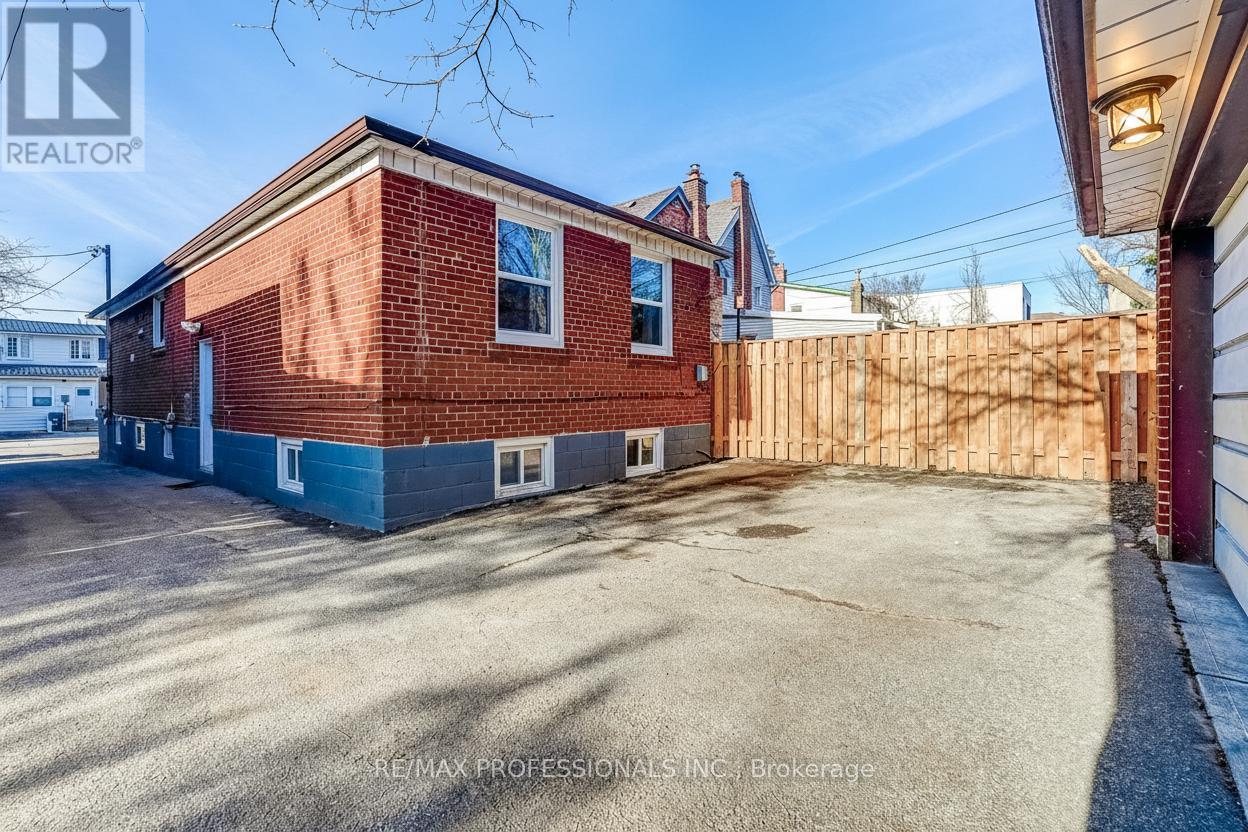 15 Fifteenth Street, Toronto, Ontario  M8V 3J3 - Photo 34 - W12594692