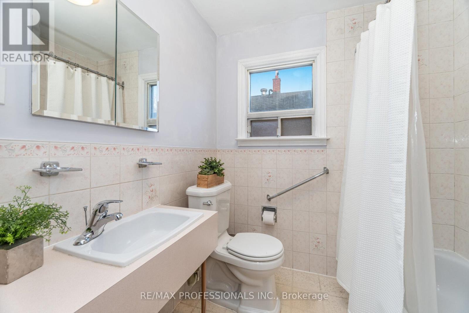 10 Avalon Road, Toronto, Ontario  M8W 2E3 - Photo 14 - W12595472