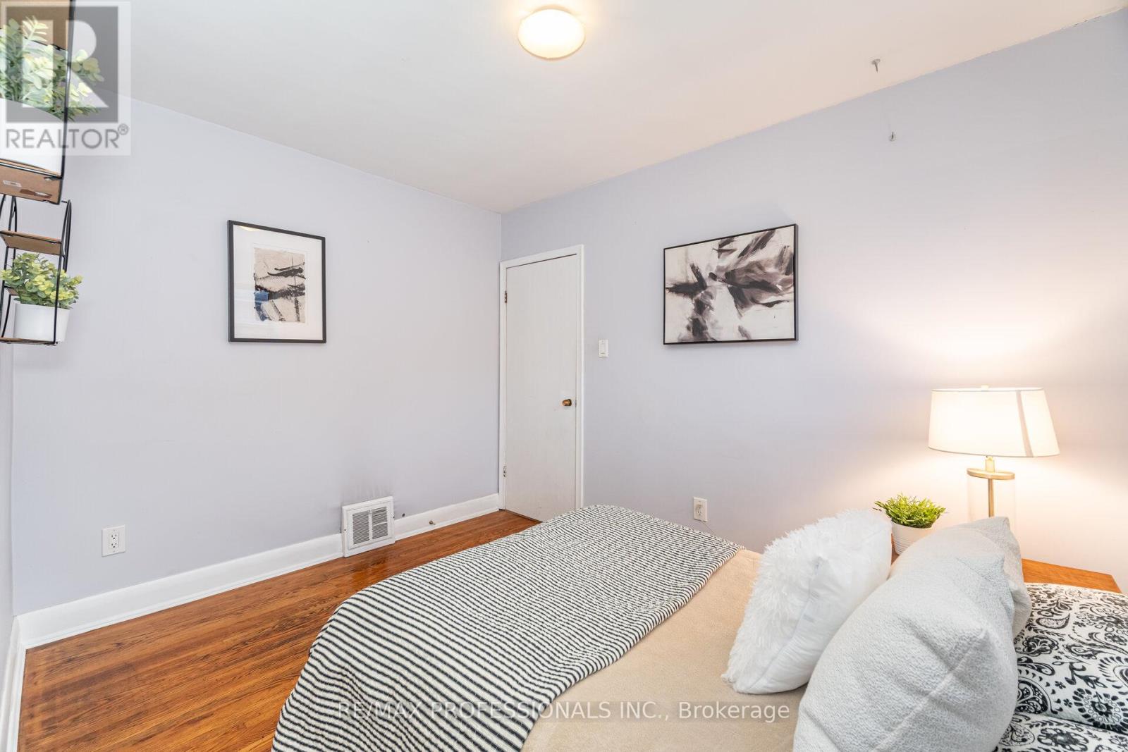 10 Avalon Road, Toronto, Ontario  M8W 2E3 - Photo 21 - W12595472