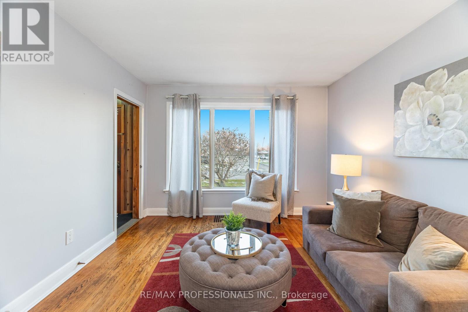 10 Avalon Road, Toronto, Ontario  M8W 2E3 - Photo 7 - W12595472