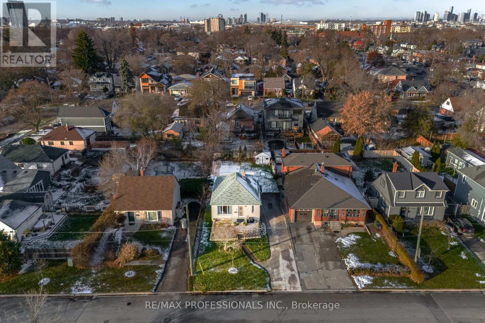 10 Avalon Road, Toronto, Ontario  M8W 2E3 - Photo 44 - W12595472