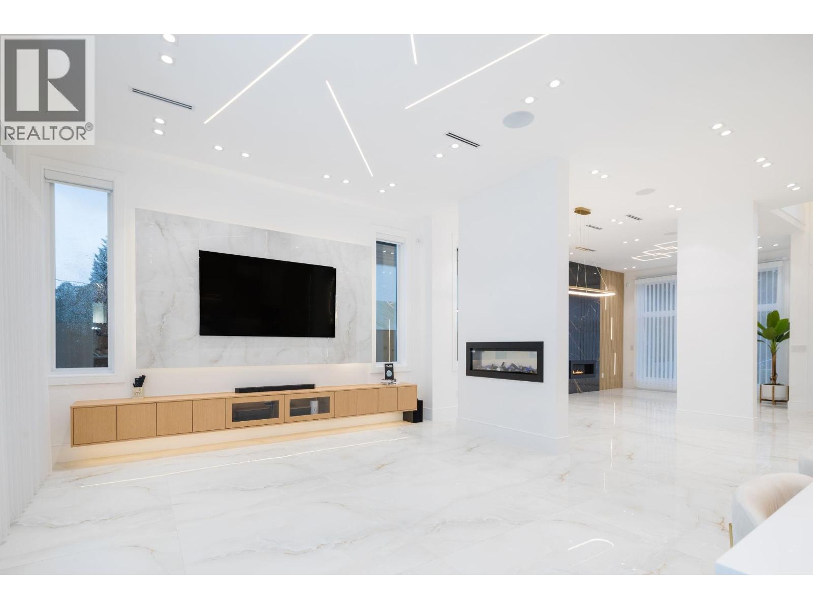 5385 Shelby Court, Burnaby, British Columbia  V5G 1V3 - Photo 8 - R3062404