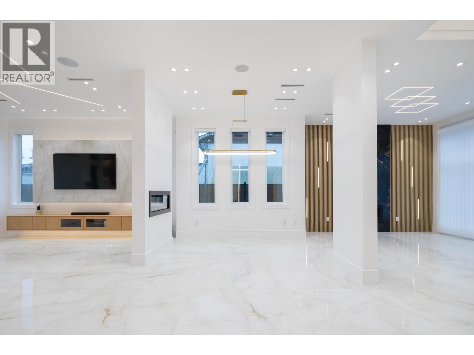 5385 Shelby Court, Burnaby, British Columbia  V5G 1V3 - Photo 3 - R3062404