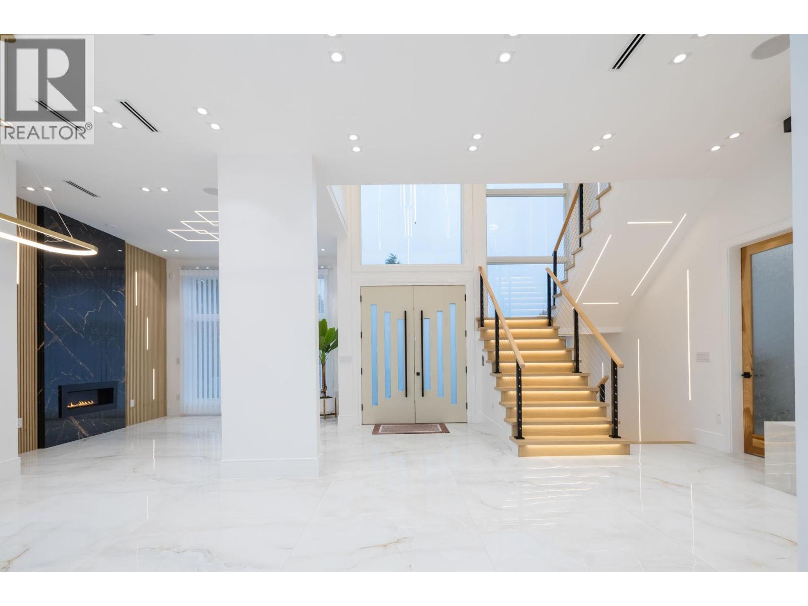 5385 Shelby Court, Burnaby, British Columbia  V5G 1V3 - Photo 5 - R3062404