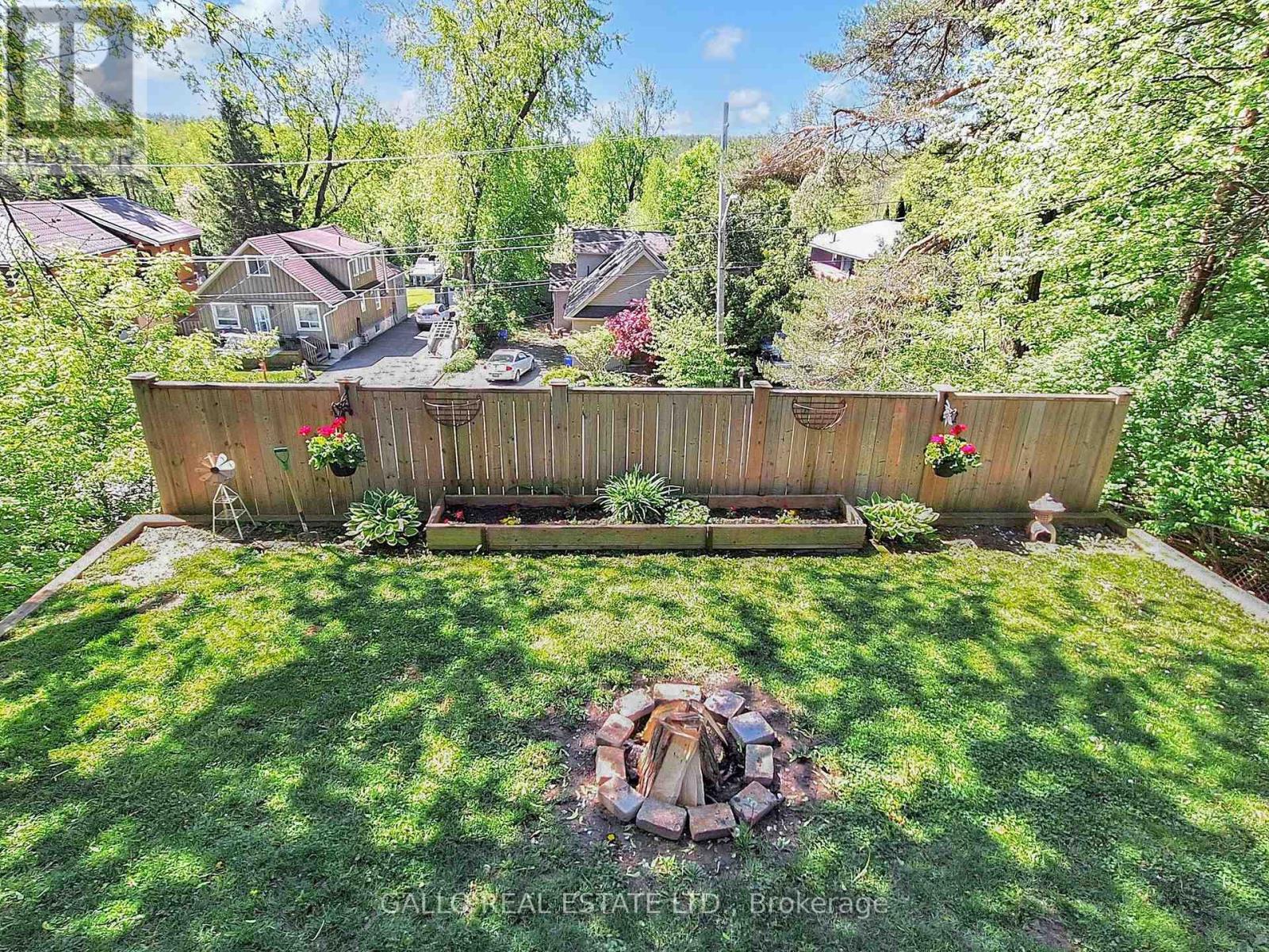 37 Windsor Drive, Whitchurch-Stouffville, Ontario  L4A 7X3 - Photo 4 - N12464975