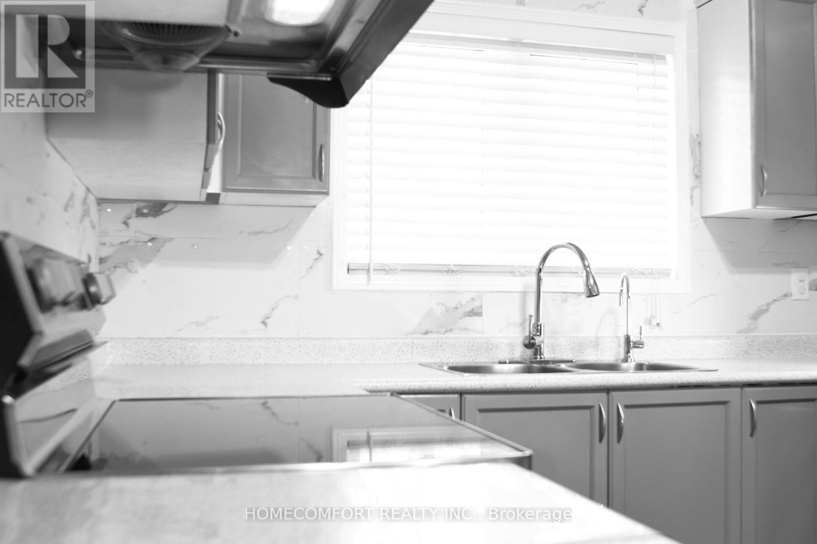 94 - 435 Hensall Circle, Mississauga (Cooksville), Ontario  L5A 4P1 - Photo 9 - W12570082