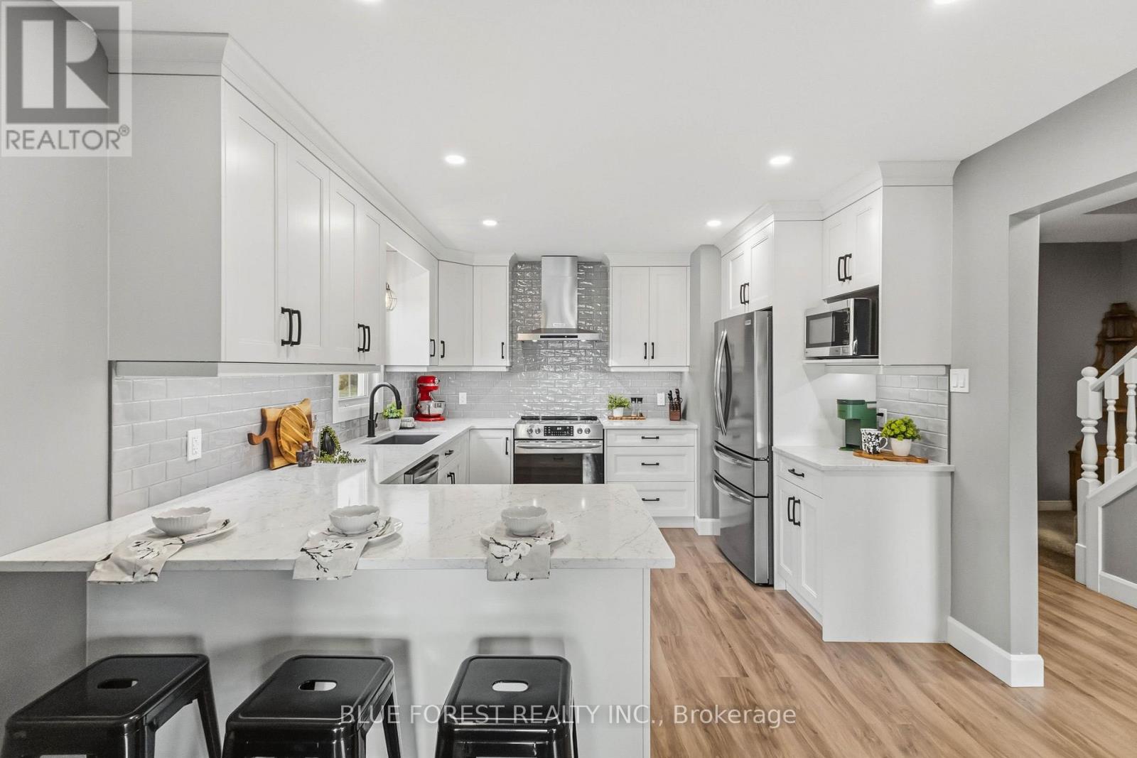 4 Donker Drive, St. Thomas, Ontario  N5P 4J3 - Photo 2 - X12596712