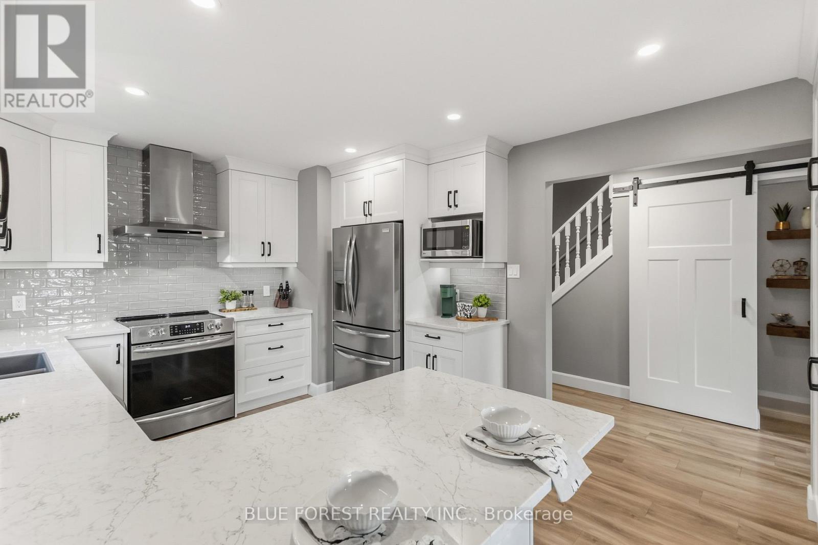 4 Donker Drive, St. Thomas, Ontario  N5P 4J3 - Photo 3 - X12596712