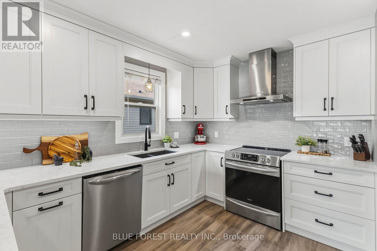 4 Donker Drive, St. Thomas, Ontario  N5P 4J3 - Photo 4 - X12596712