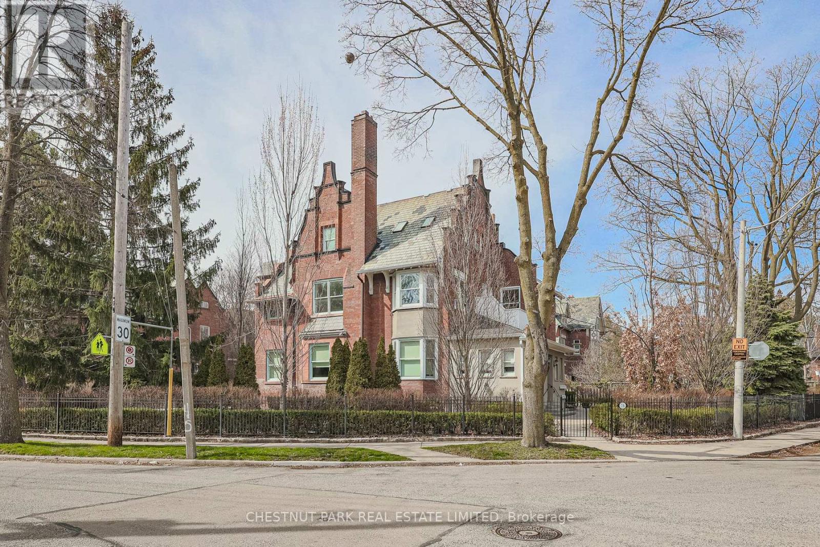 4 - 74 South Drive, Toronto, Ontario  M4W 1R5 - Photo 26 - C12519500
