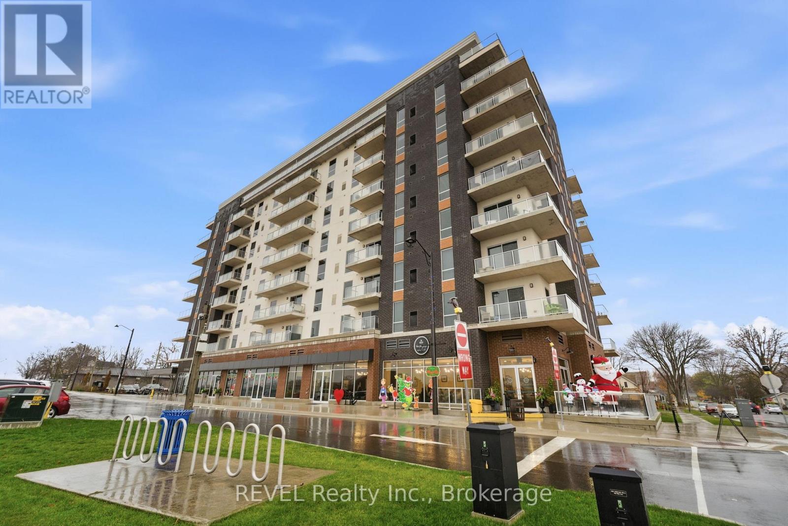 203 - 118 West Street, Port Colborne, Ontario  L3K 0B9 - Photo 1 - X12596662