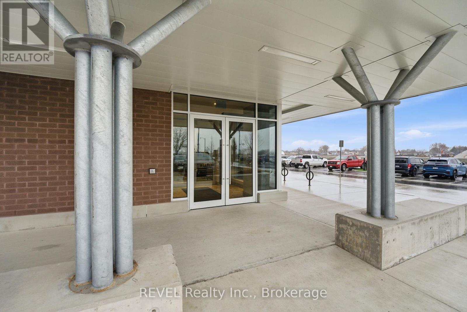 203 - 118 West Street, Port Colborne, Ontario  L3K 0B9 - Photo 3 - X12596662