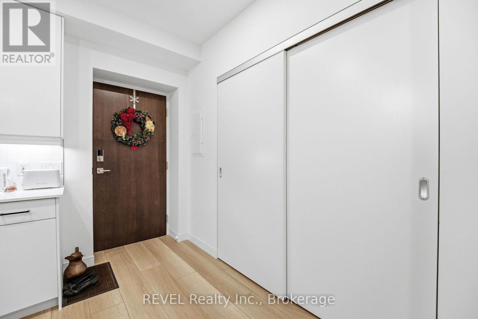 203 - 118 West Street, Port Colborne, Ontario  L3K 0B9 - Photo 4 - X12596662