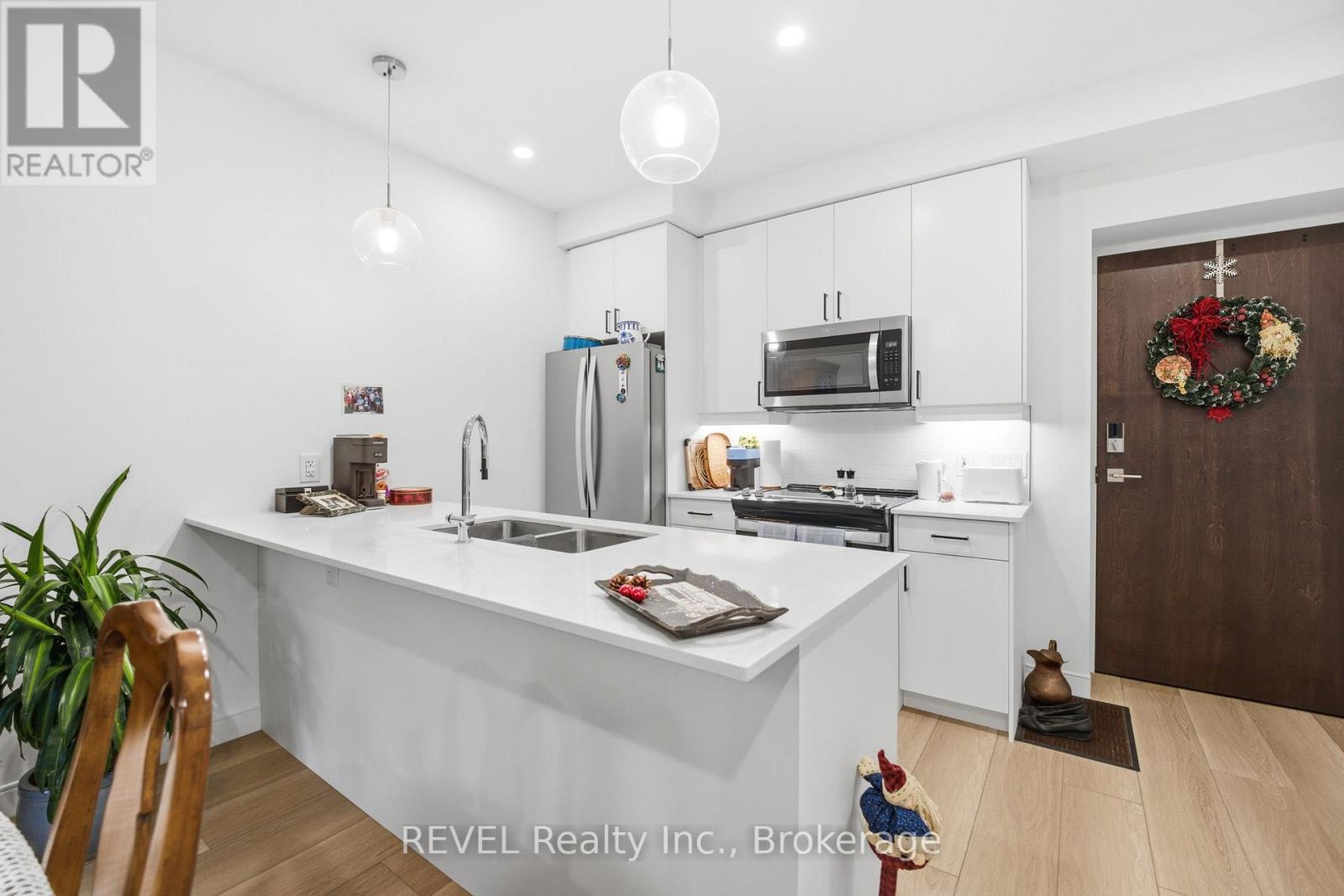 203 - 118 West Street, Port Colborne, Ontario  L3K 0B9 - Photo 8 - X12596662