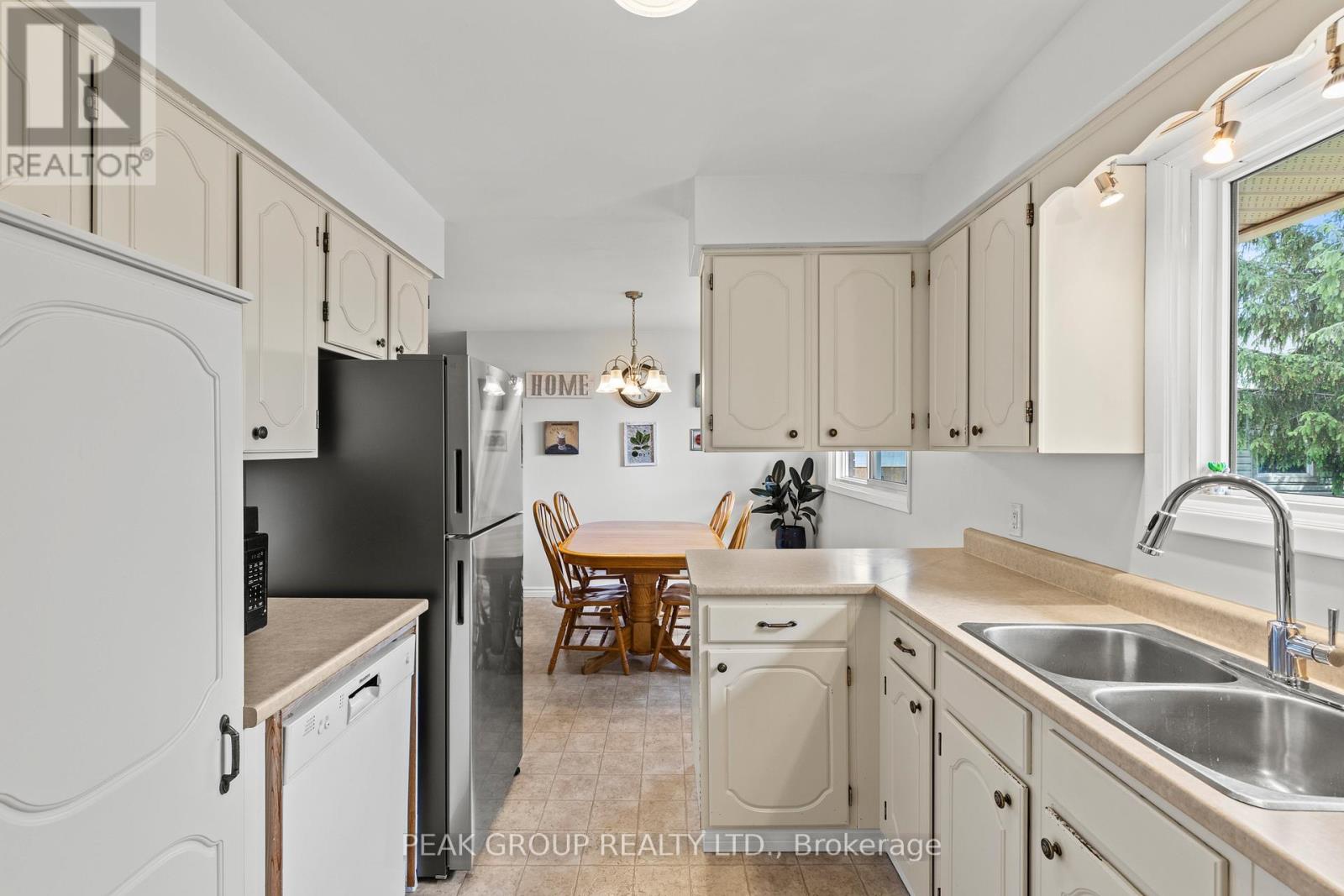 47 David Street, Welland, Ontario  L3B 2B4 - Photo 10 - X12596732