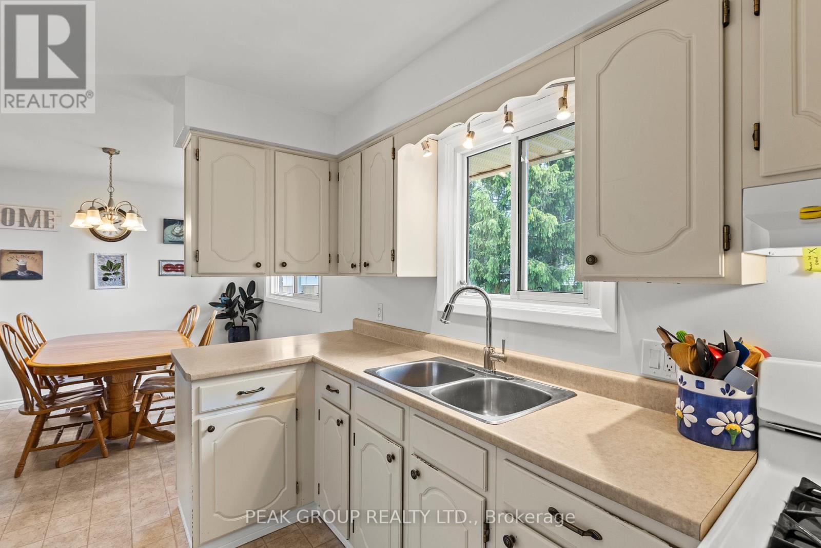 47 David Street, Welland, Ontario  L3B 2B4 - Photo 11 - X12596732