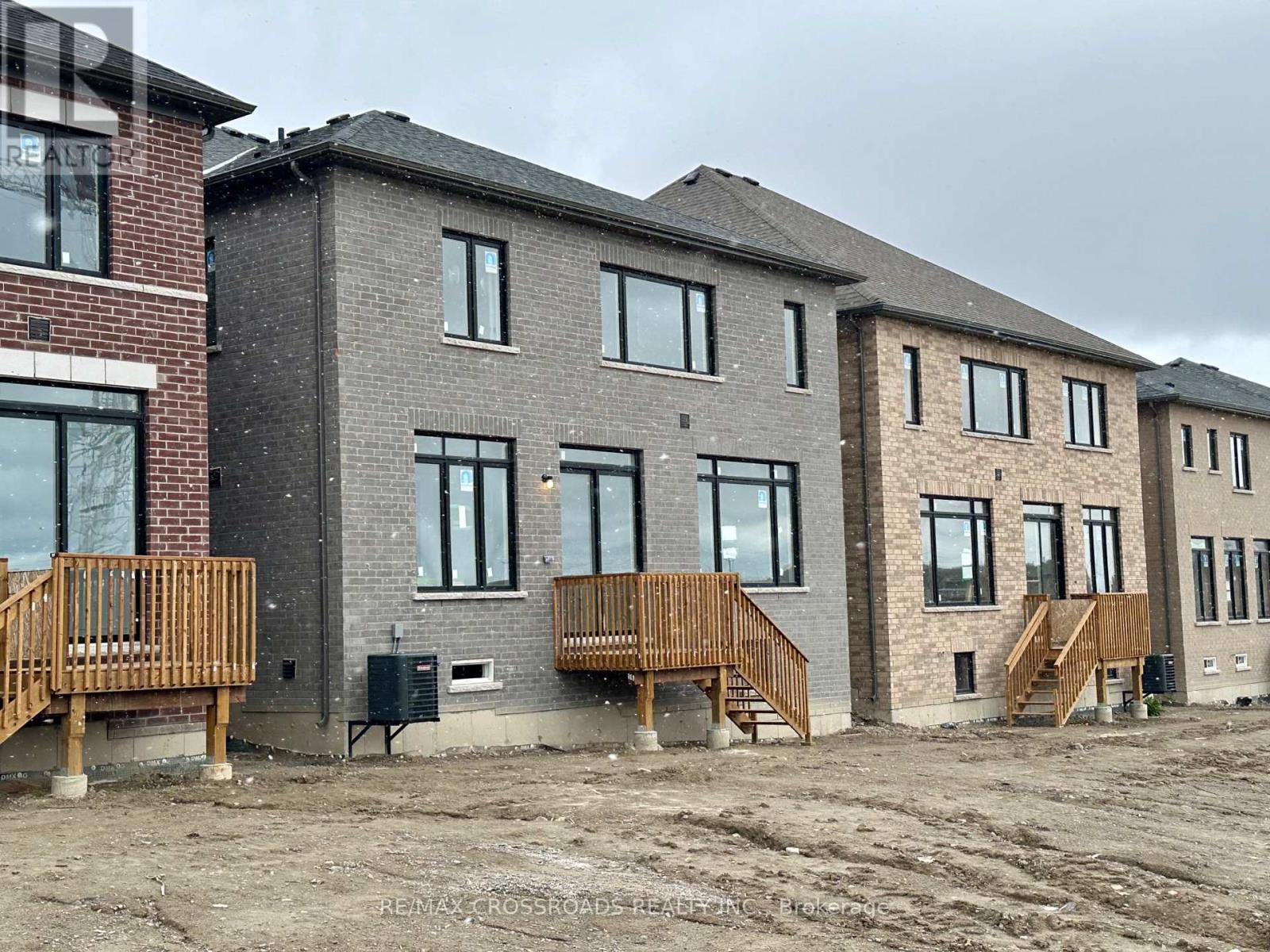 5 Kane Crescent, Aurora, Ontario  L4G 0C5 - Photo 19 - N12587390