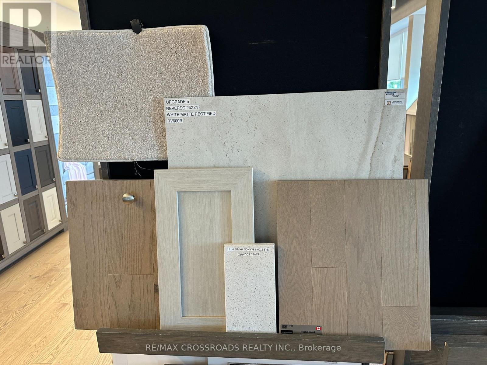 5 Kane Crescent, Aurora, Ontario  L4G 0C5 - Photo 5 - N12587390