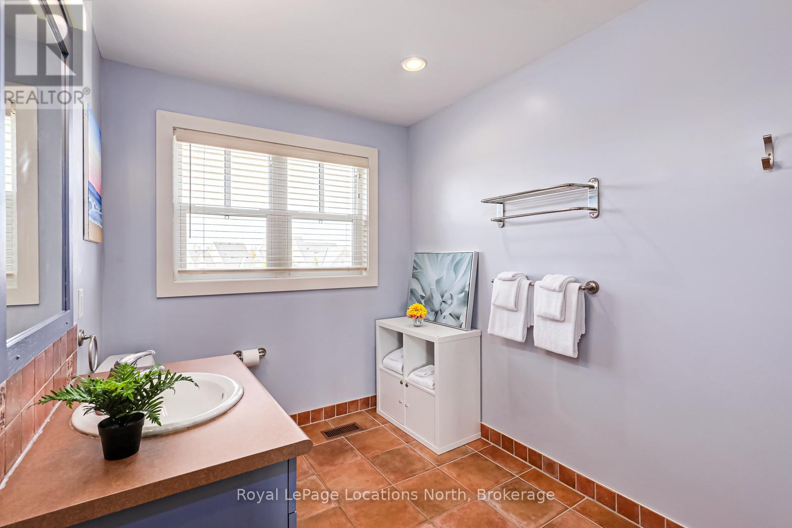 221 - 125 Fairway Court, Blue Mountains, Ontario  L9Y 0P8 - Photo 17 - X12596674