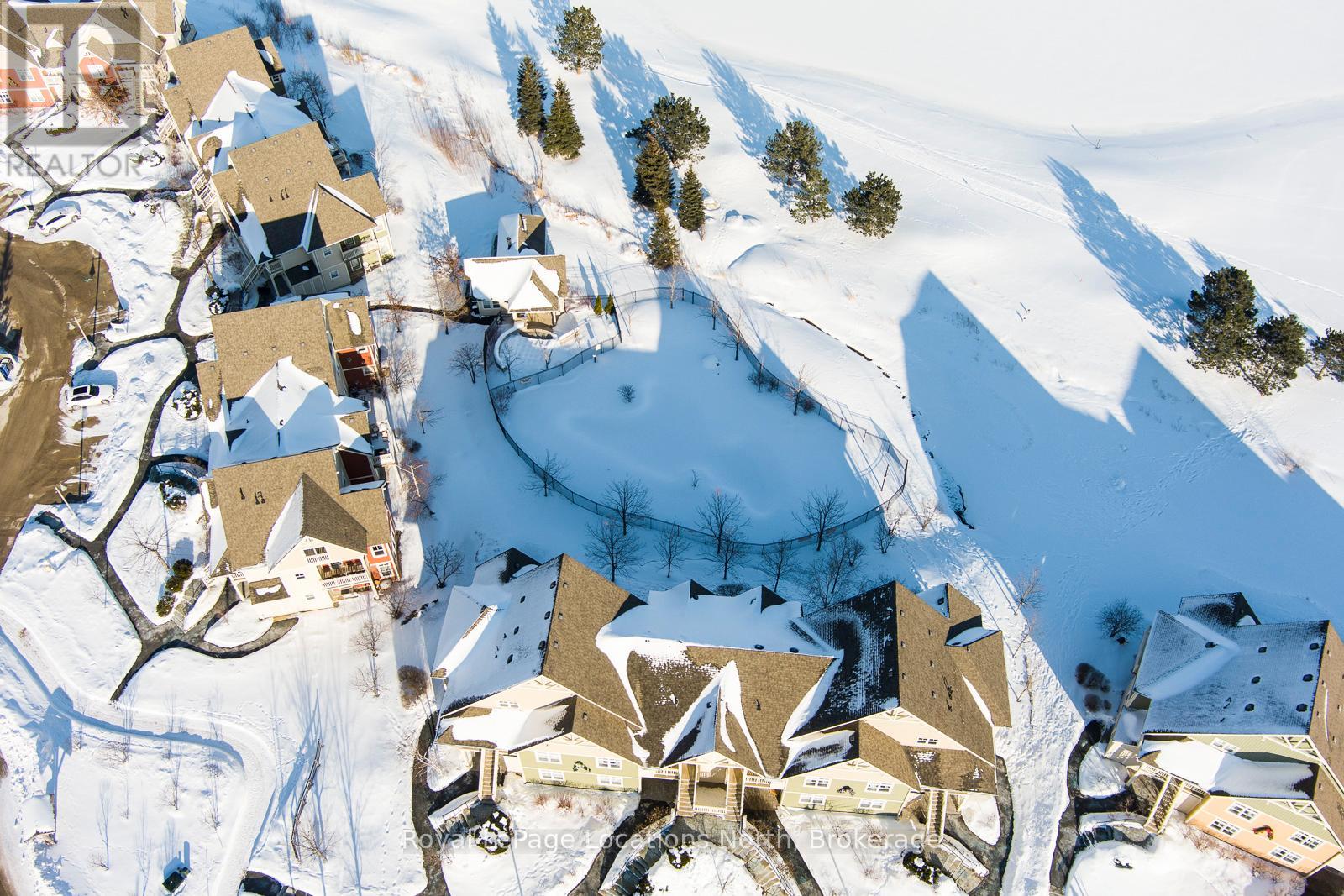 221 - 125 Fairway Court, Blue Mountains, Ontario  L9Y 0P8 - Photo 5 - X12596674