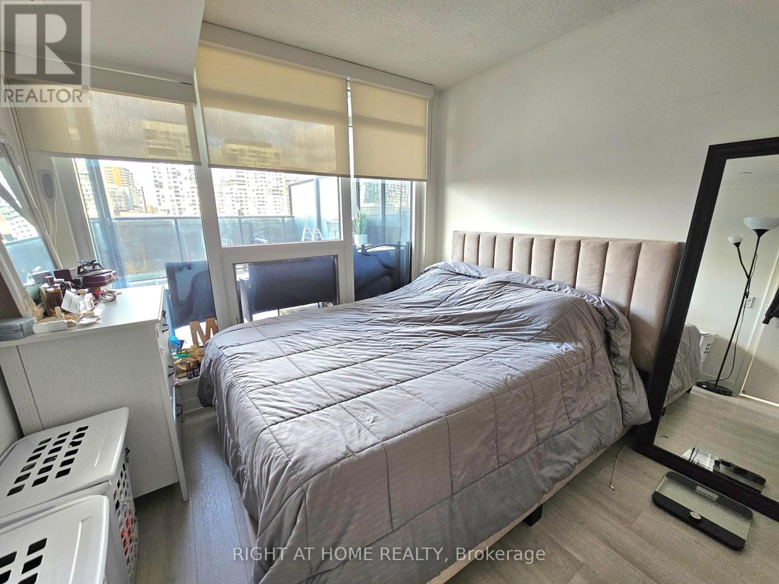 303 - 80 Queens Wharf Road, Toronto, Ontario  M5V 0J3 - Photo 16 - C12596666