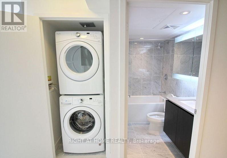 303 - 80 Queens Wharf Road, Toronto, Ontario  M5V 0J3 - Photo 21 - C12596666