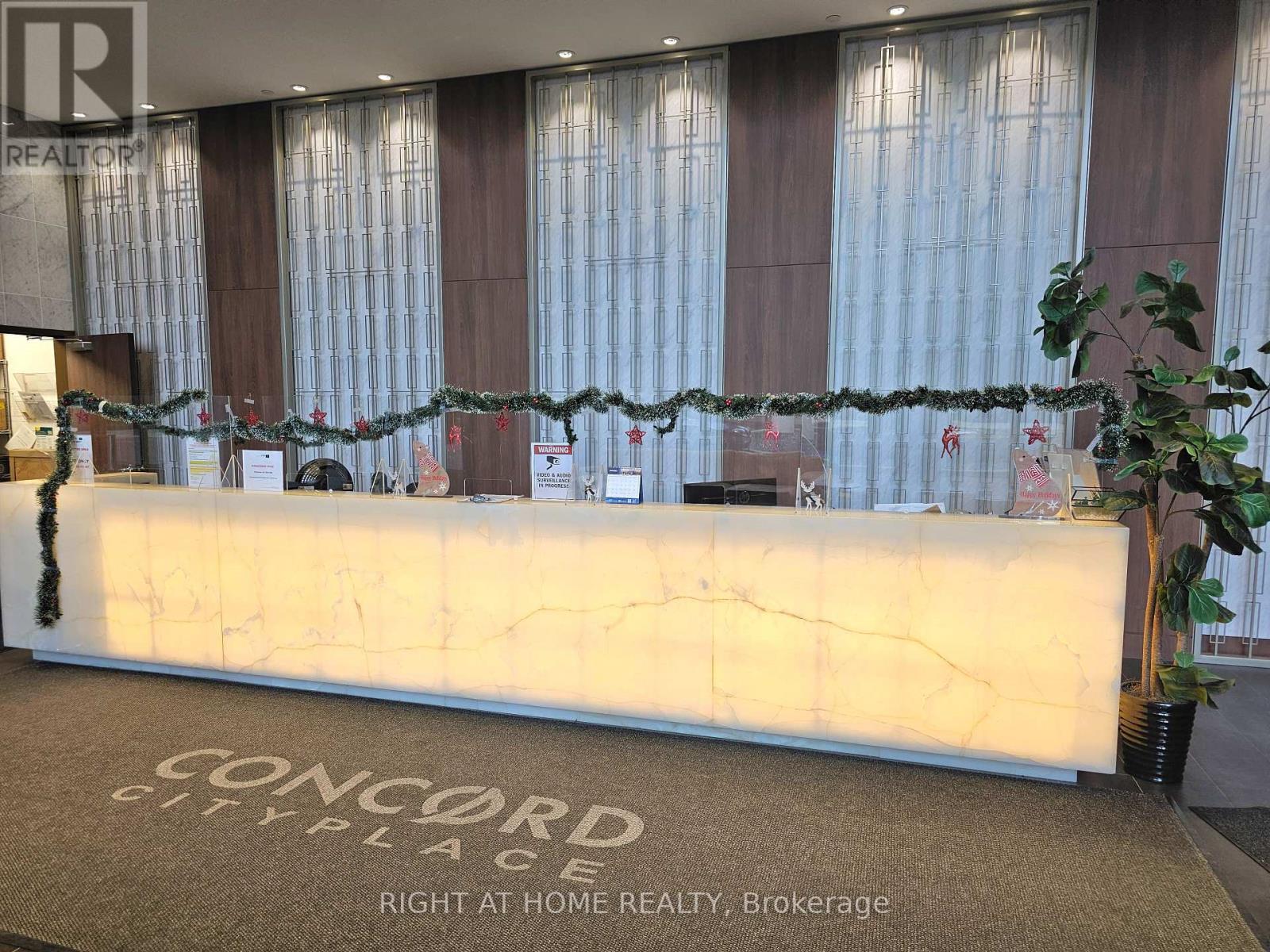 303 - 80 Queens Wharf Road, Toronto, Ontario  M5V 0J3 - Photo 4 - C12596666