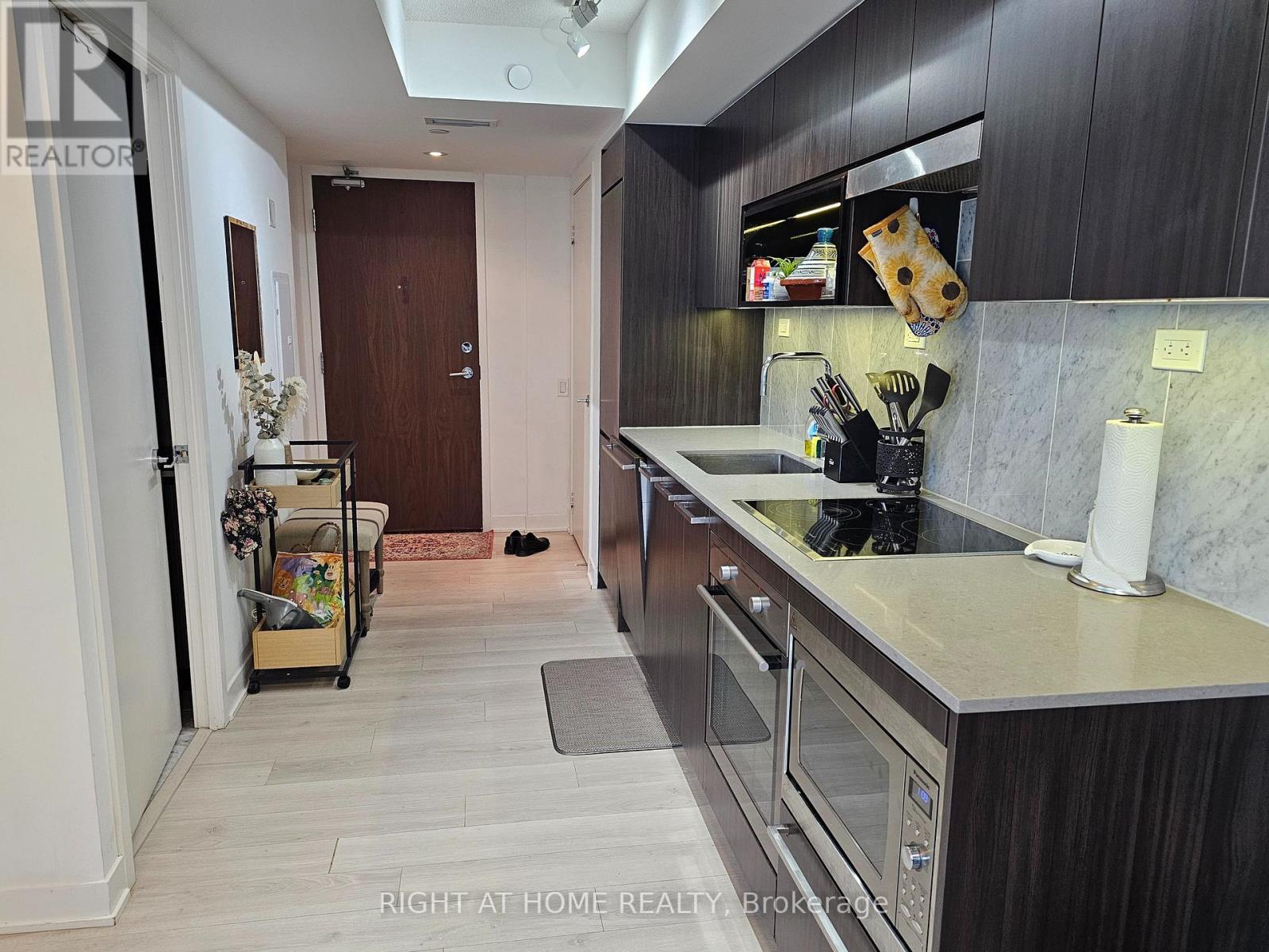 303 - 80 Queens Wharf Road, Toronto, Ontario  M5V 0J3 - Photo 9 - C12596666