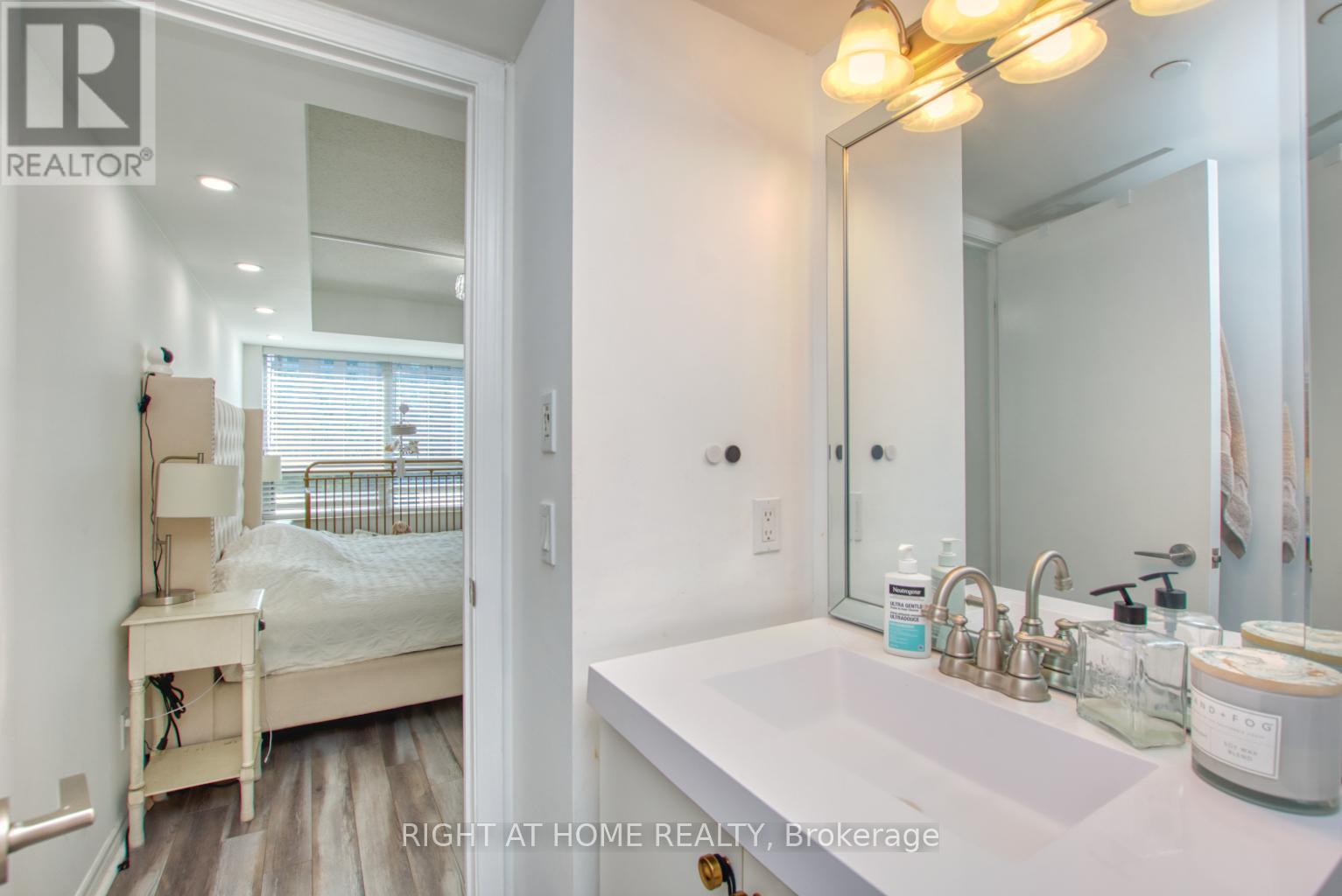 827 - 35 Saranac Boulevard, Toronto, Ontario  M6A 2G4 - Photo 3 - C12596668