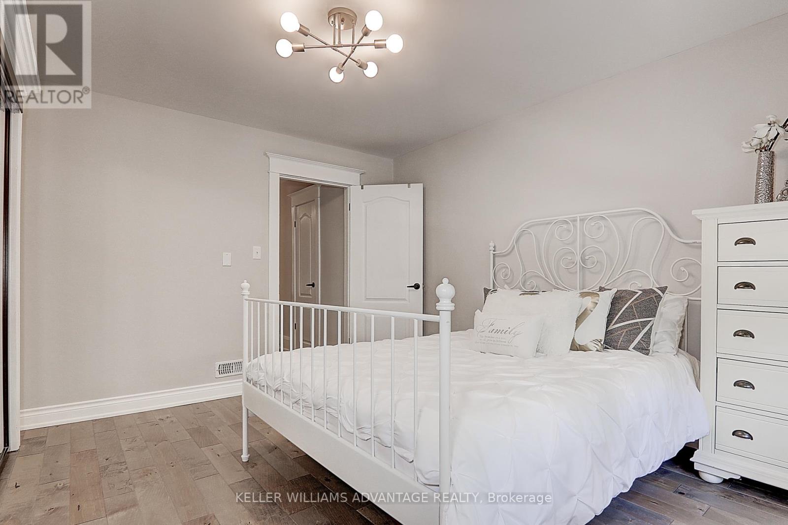 167 Queensdale Avenue, Toronto, Ontario  M4J 1Y5 - Photo 13 - E12596698