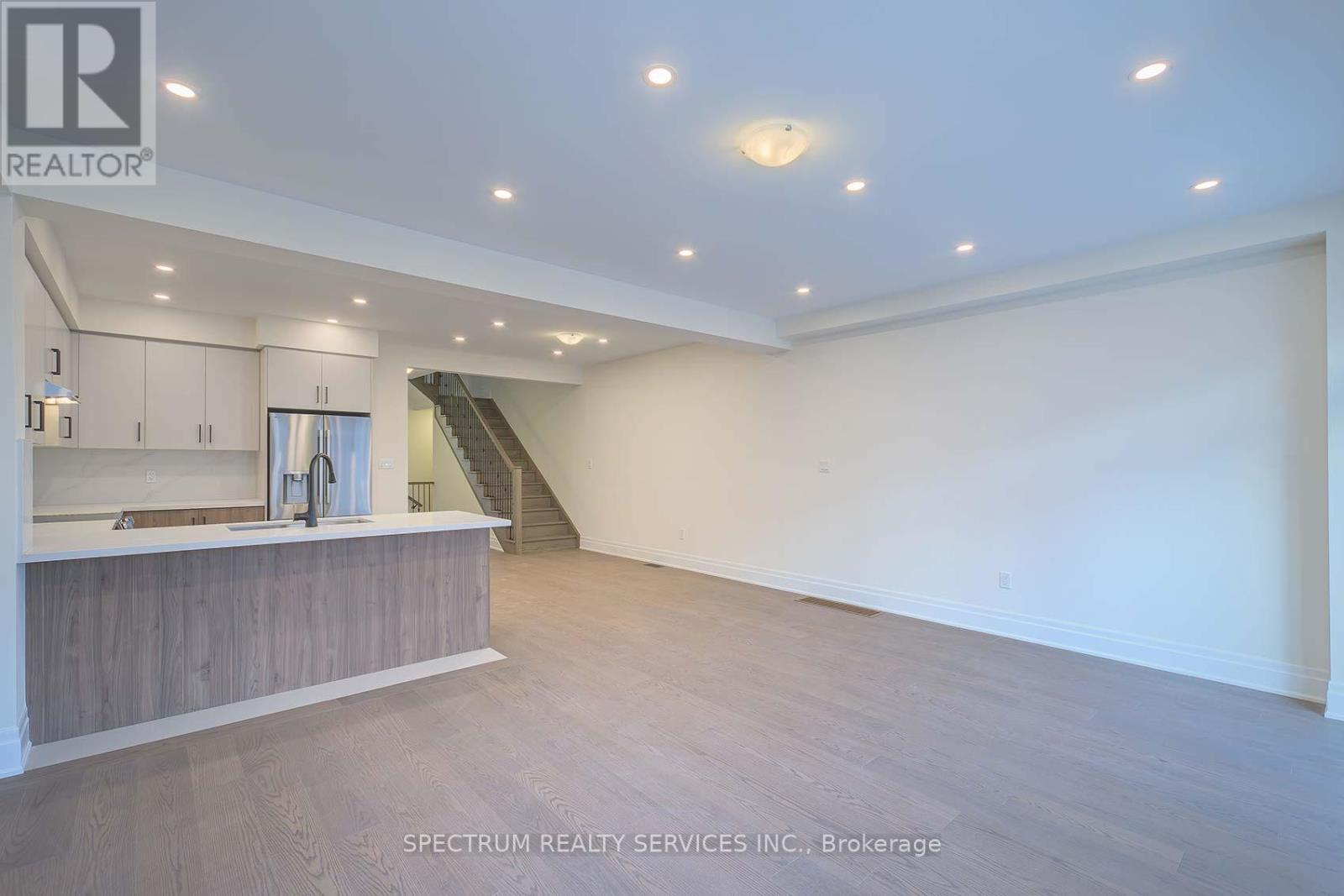 203 Grand Trunk Avenue, Vaughan, Ontario  L6A 5E5 - Photo 10 - N12596658