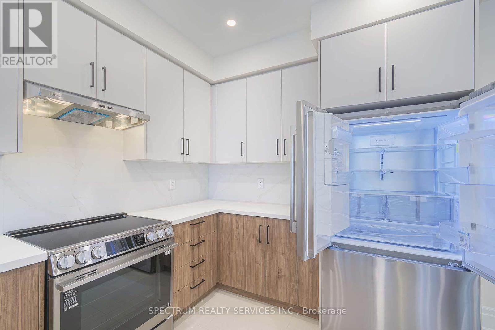 203 Grand Trunk Avenue, Vaughan, Ontario  L6A 5E5 - Photo 14 - N12596658