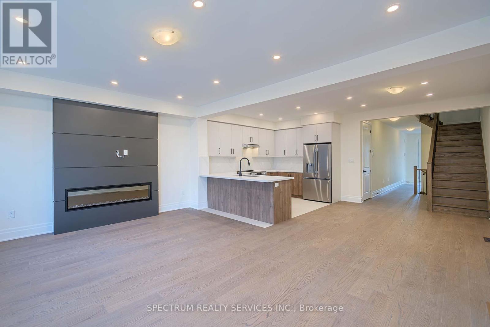 203 Grand Trunk Avenue, Vaughan, Ontario  L6A 5E5 - Photo 9 - N12596658