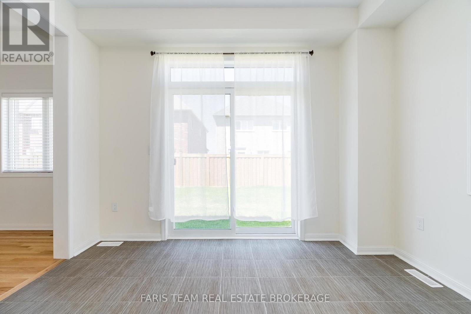 6 Cliff Thompson Court, Georgina, Ontario  L0E 1R0 - Photo 11 - N12596702