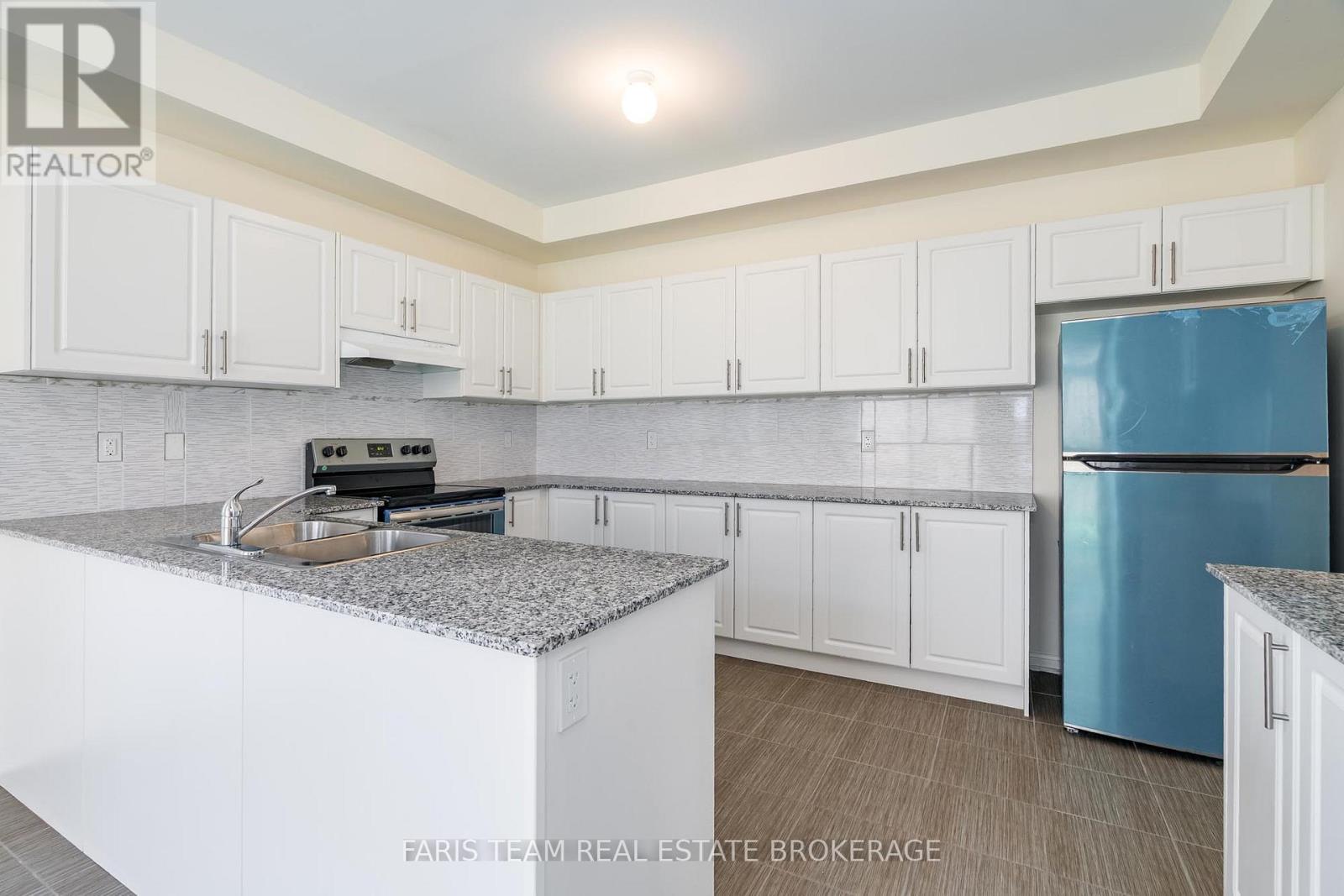 6 Cliff Thompson Court, Georgina, Ontario  L0E 1R0 - Photo 8 - N12596702