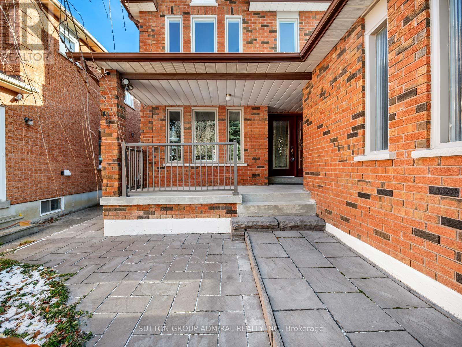 7 San Marko Place, Vaughan, Ontario L4L 7M6 - Photo 3 - N12596714