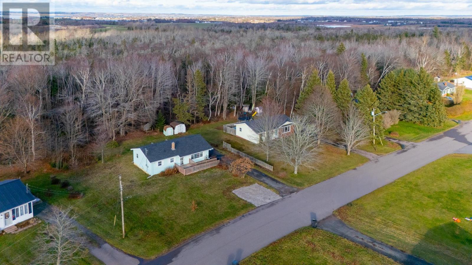 45 Dewar Drive, Stratford, Prince Edward Island  C1B 1K3 - Photo 2 - 202528972