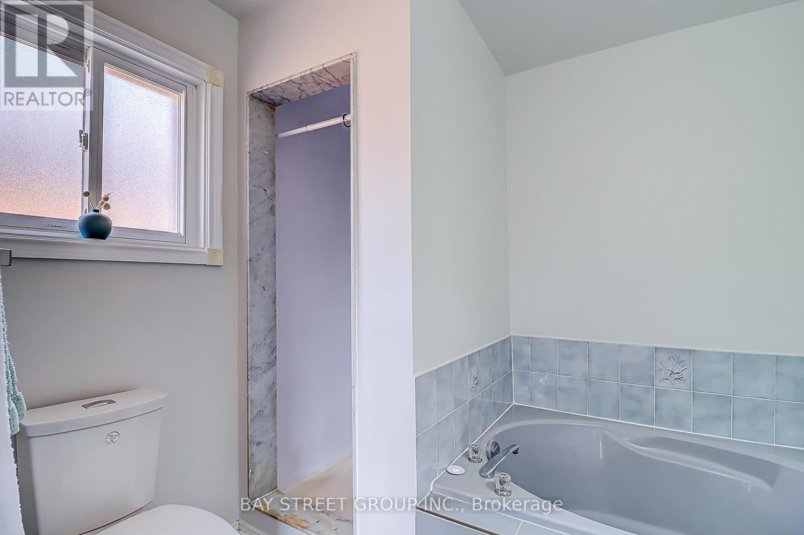 679 Constellation Drive, Mississauga, Ontario  L5R 2V9 - Photo 24 - W12596652