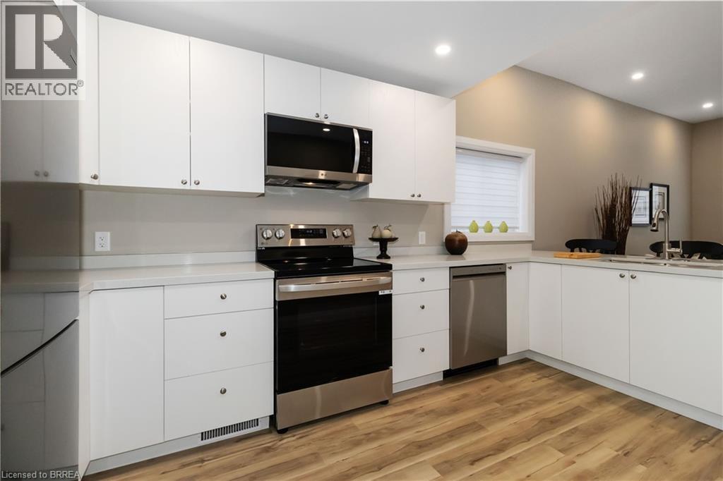 16 Mt. Pleasant Street, Brantford, Ontario  N3T 1S5 - Photo 3 - 40791642