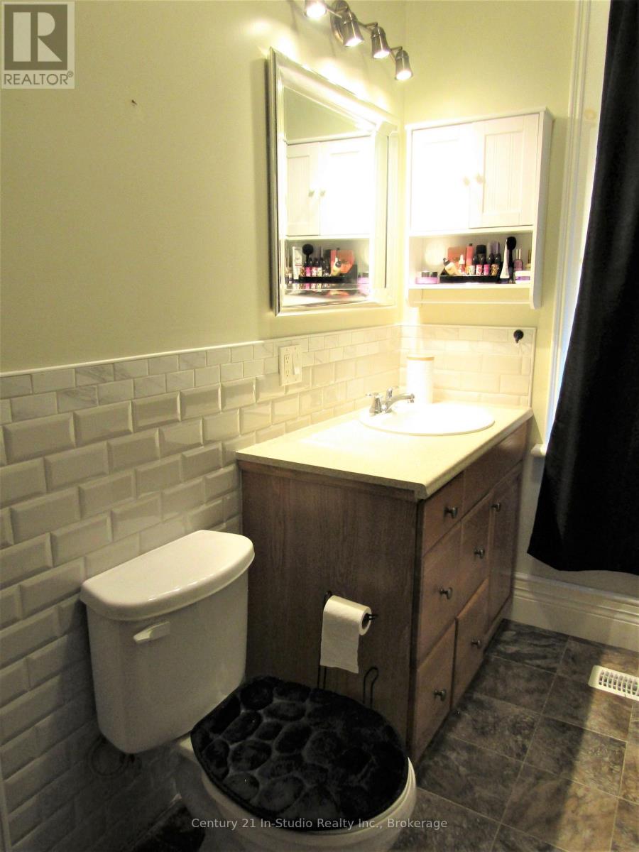 B - 316 Centre Street, North Huron, Ontario  N0G 2W0 - Photo 11 - X12387464