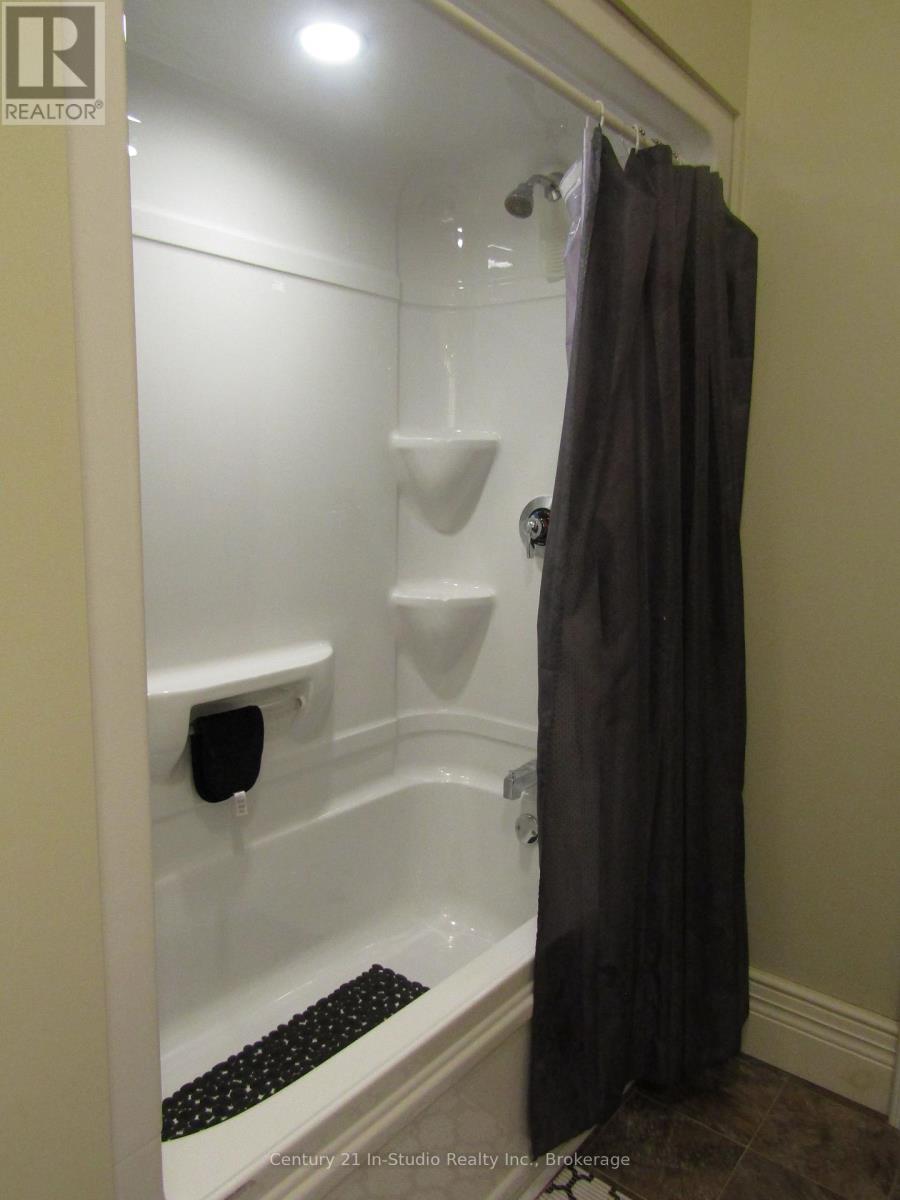 B - 316 Centre Street, North Huron, Ontario  N0G 2W0 - Photo 13 - X12387464