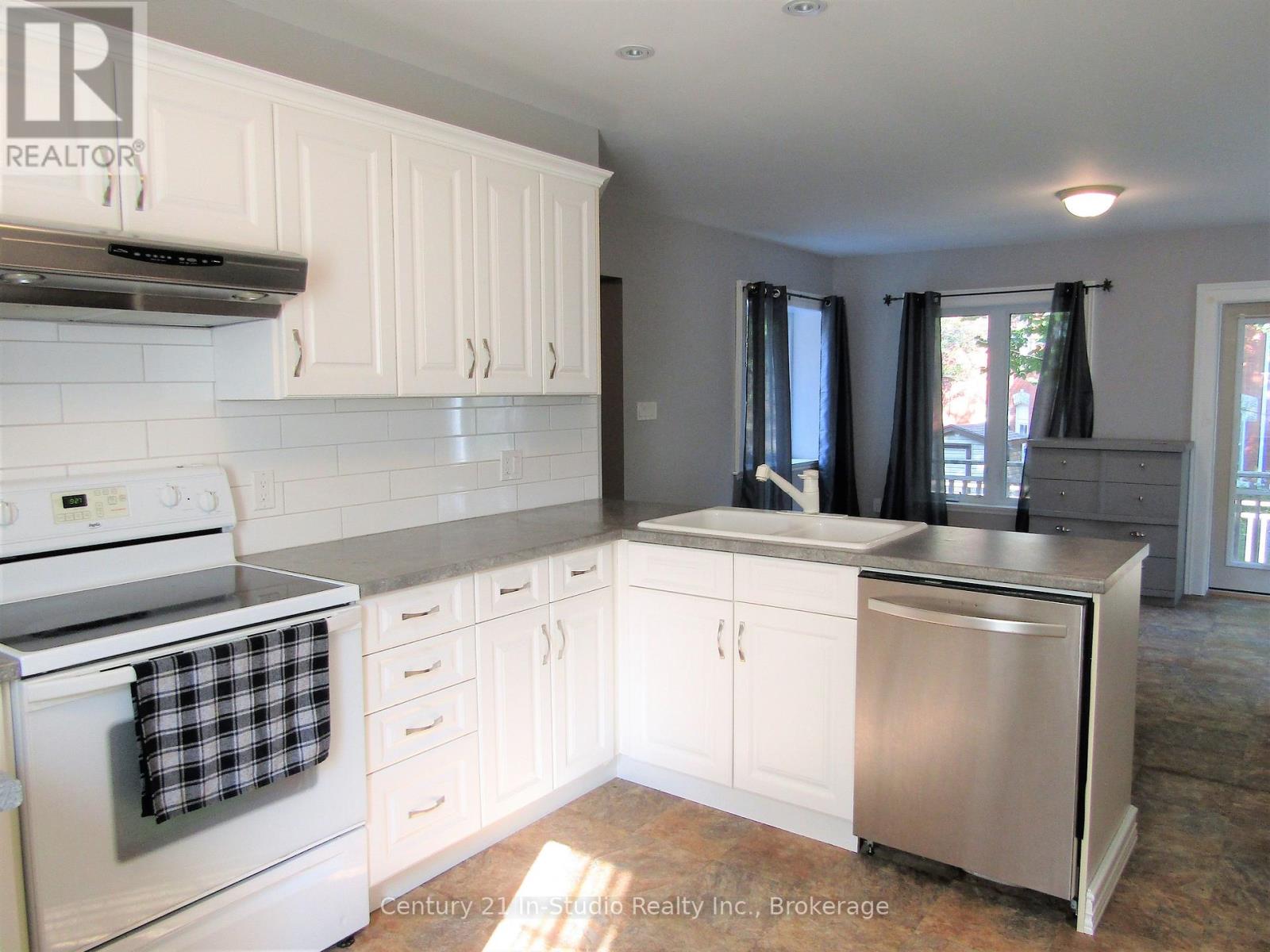 B - 316 Centre Street, North Huron, Ontario  N0G 2W0 - Photo 7 - X12387464