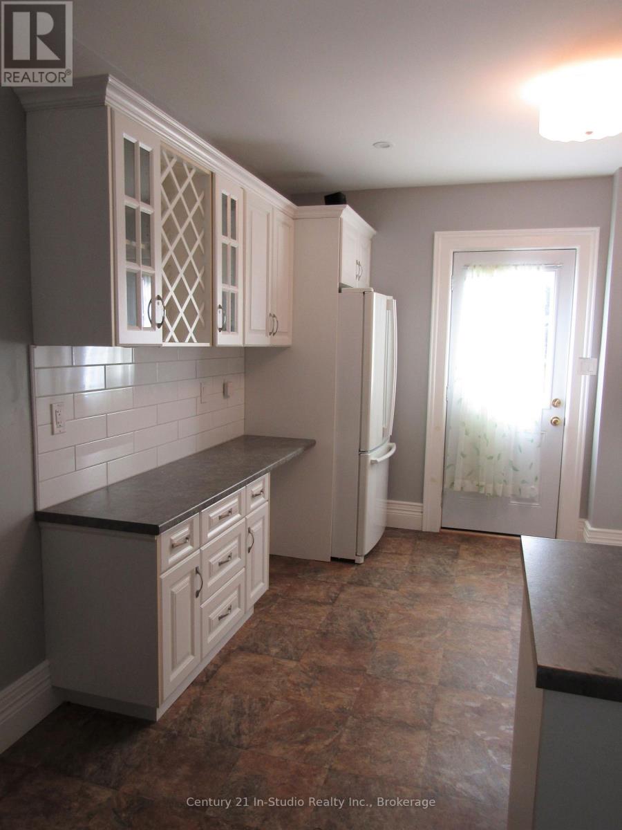 B - 316 Centre Street, North Huron, Ontario  N0G 2W0 - Photo 6 - X12387464