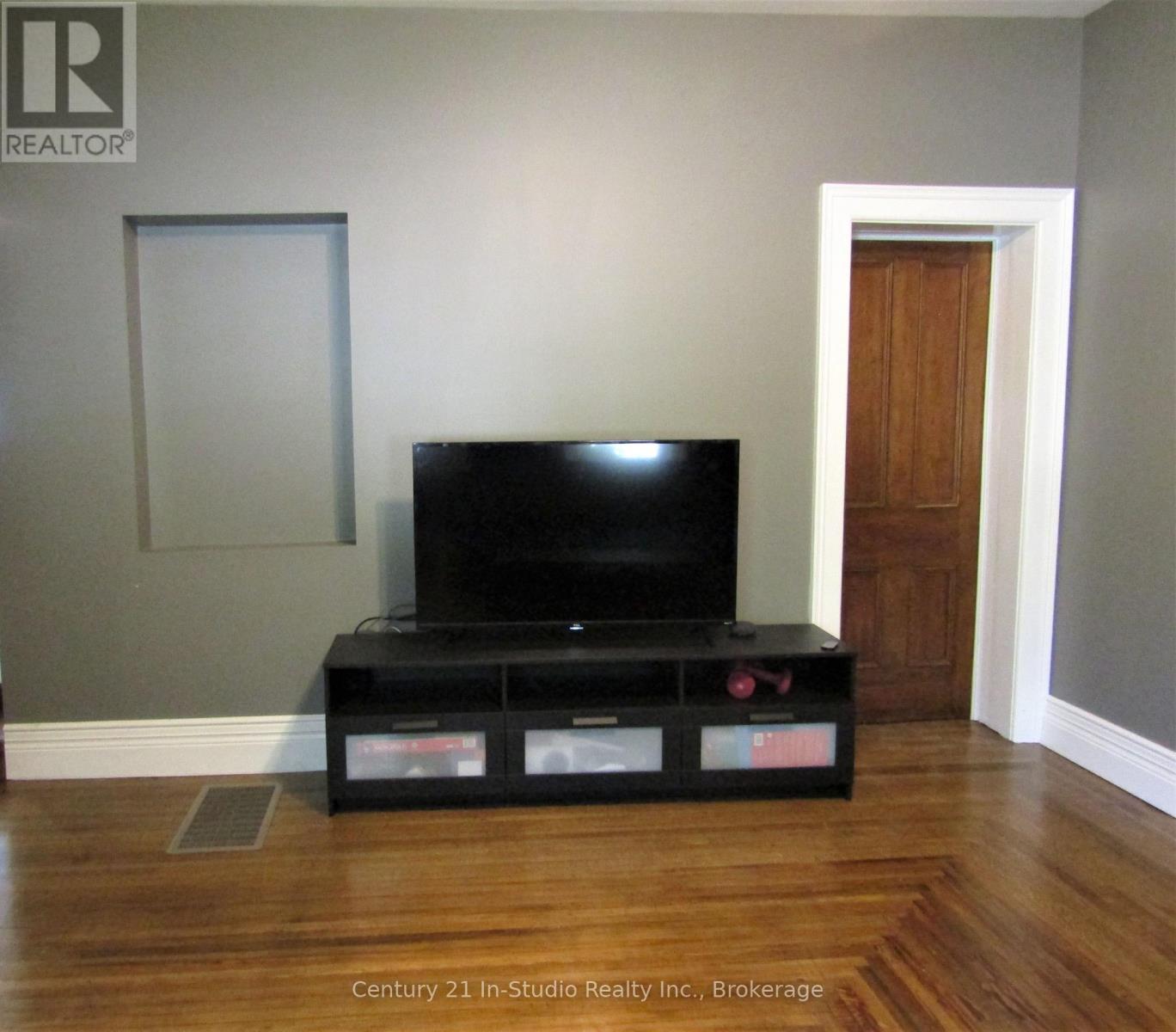 B - 316 Centre Street, North Huron, Ontario  N0G 2W0 - Photo 9 - X12387464