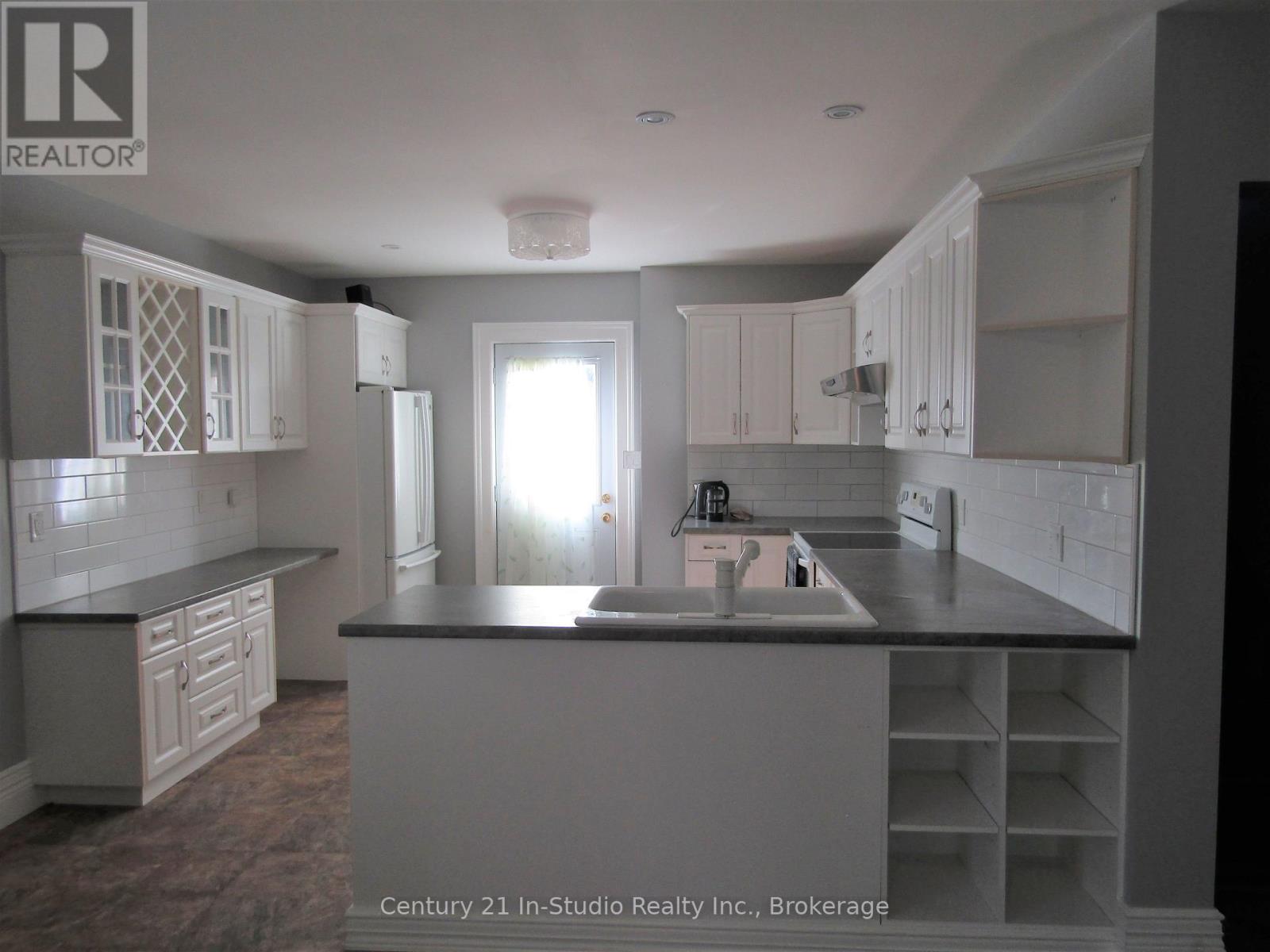 B - 316 Centre Street, North Huron, Ontario  N0G 2W0 - Photo 4 - X12387464