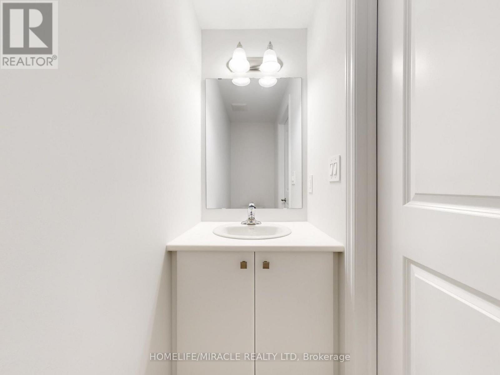 5909 Saigon Street, Mississauga (East Credit), Ontario  L5V 0E9 - Photo 13 - W12554570